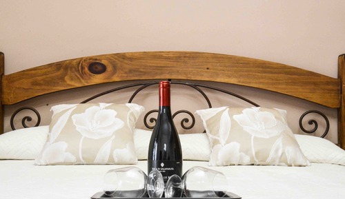 Habitación clásica con 1 cama doble o 2 individuales, vistas parciales al mar