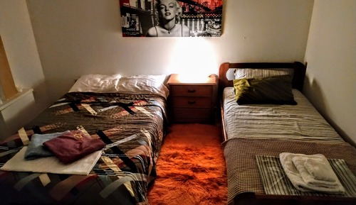 Apartamento básico, varias camas, vistas al jardín