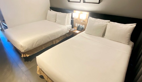 Habitación básica doble, 2 camas dobles, no fumadores