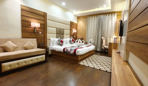 Habitación superior, 1 cama de matrimonio grande, vistas a la ciudad