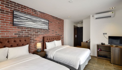 Habitación superior con 2 camas individuales, vistas a la ciudad