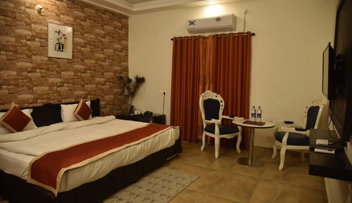 Habitación romántica, 1 cama de matrimonio grande, vistas a la ciudad