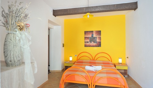 Habitación Confort con 1 cama doble o 2 individuales, baño privado, vistas al patio