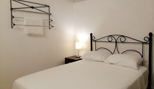 Apartamento familiar, varias camas, vistas al patio