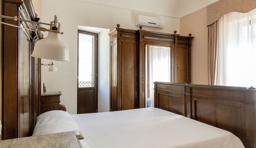 Habitación triple Deluxe (Rosa)