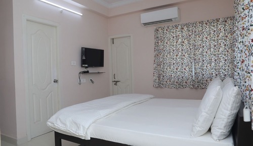 Habitación básica doble, 1 cama de matrimonio grande