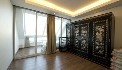 Habitación (Party Room, Yunseul)