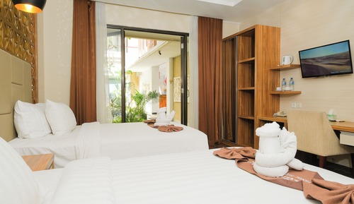 Habitación Deluxe, acceso a la piscina