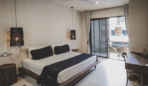 Habitación Deluxe doble, 1 cama de matrimonio grande, vistas a la piscina