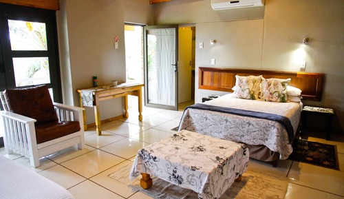 Habitación Confort con 1 cama doble o 2 individuales, varias camas, vistas al río
