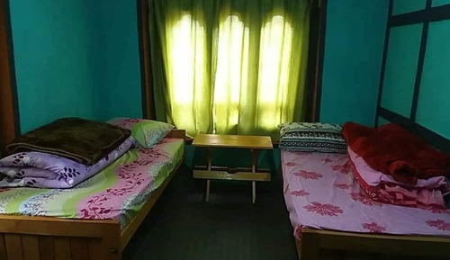 Habitación tradicional con 2 camas individuales