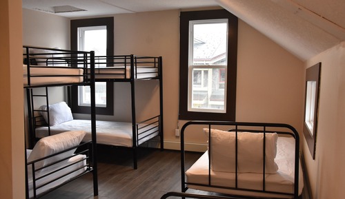 Dormitorio compartido, dormitorio mixto