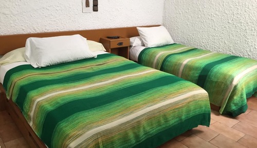 Habitación triple, varias camas