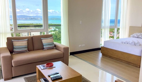 Estudio, vistas al mar