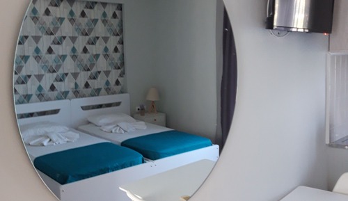 Habitación básica con 1 cama doble o 2 individuales, vistas al mar