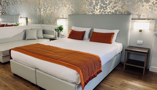 Habitación superior con 1 cama doble o 2 individuales