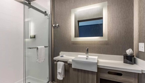 Suite, 1 cama de matrimonio grande, no fumadores (Mobility/Hearing Accessible, Tub)