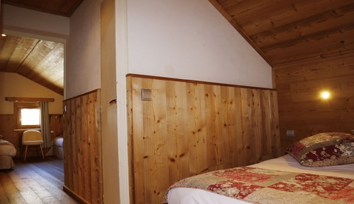 Habitación cuádruple familiar, varias camas, vistas a la montaña