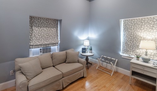 Habitación superior, 1 cama de matrimonio grande con sofá cama, baño privado