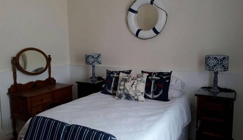 Habitación doble, vistas parciales al mar, planta baja (Cottage 12)