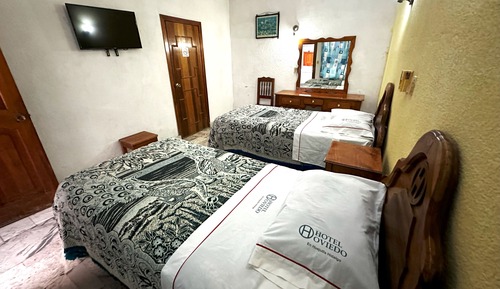 Habitación básica con 2 camas individuales, 2 camas individuales