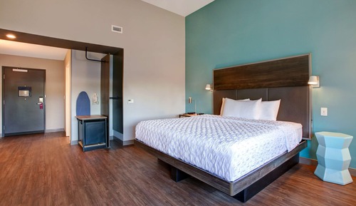 Habitación, 1 cama de matrimonio grande (Roll-In Shower, Mobility & Hearing)