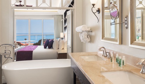 Suite junior, 1 cama de matrimonio grande con sofá cama, frente al mar