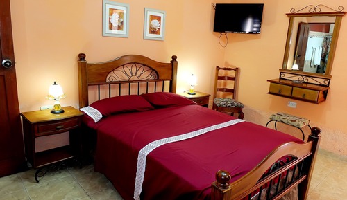 Habitación superior con 1 cama doble o 2 individuales