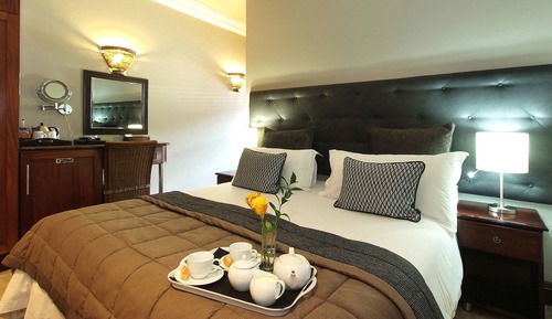 Deluxe Suite 