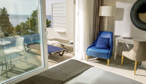 Standard Room Sea View Swim up