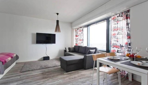 Apartamento superior, vistas parciales al mar