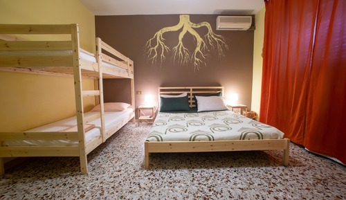 Habitación cuádruple, varias camas, baño compartido (Terra)