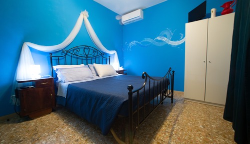 Habitación doble, 1 cama doble, baño compartido (Acqua)