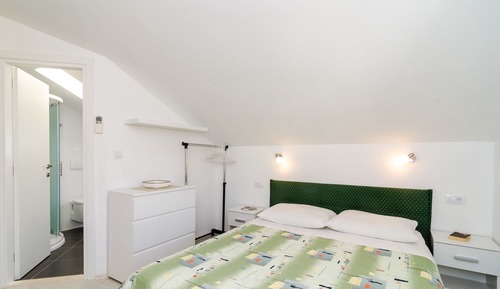 Estudio superior, 1 cama de matrimonio, vistas al jardín