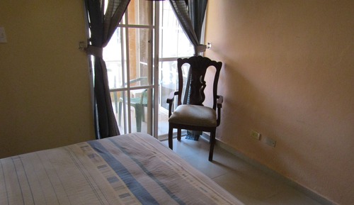 Apartamento, 2 habitaciones, balcón, junto a la playa