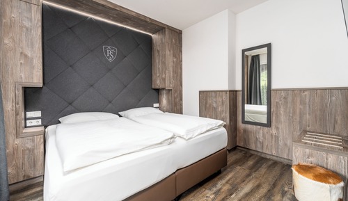 1-bedroom suite with terrace