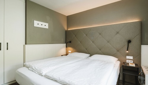 1-bedroom suite