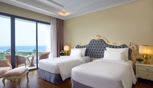  Deluxe Room, 1 King Bed, Pool View