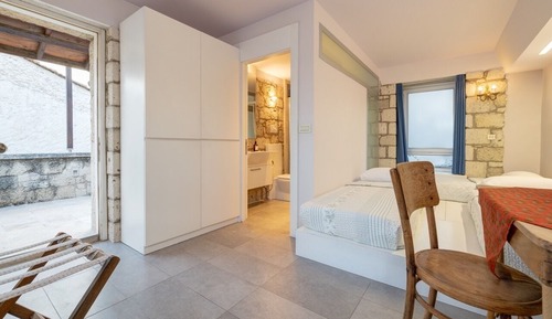 Habitación superior, balcón, vistas al jardín