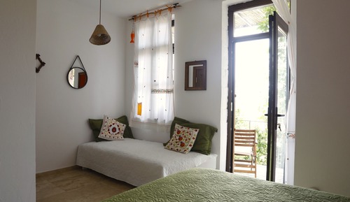 Habitación Confort con 1 cama doble o 2 individuales, 1 habitación, vistas al jardín