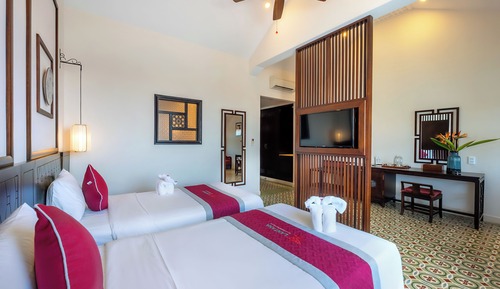 Signature Suite with River View