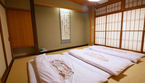 Habitación tradicional (Japanese style, with Shared Bathroom)