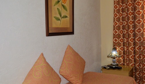Habitación básica con 1 cama doble o 2 individuales
