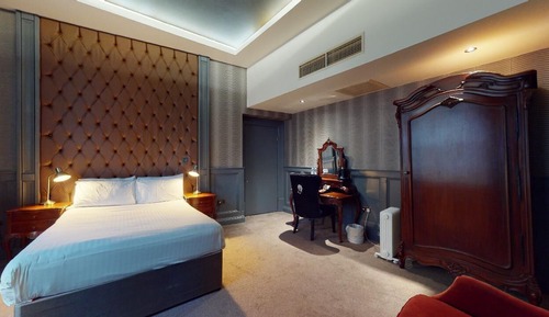 Triple Room, Accessible