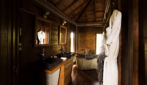 Cabaña de luna de miel, 1 cama de matrimonio grande, bañera de hidromasaje, vistas al jardín