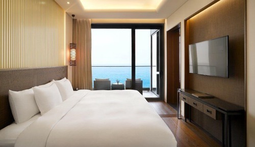 [Time Deal] King Premium Ocean / Long Stay(4nights above) + F&B Credit 50,000 KRW/night + Laundry