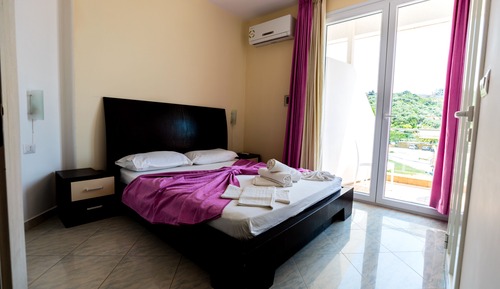 Habitación doble, balcón, vistas parciales al mar
