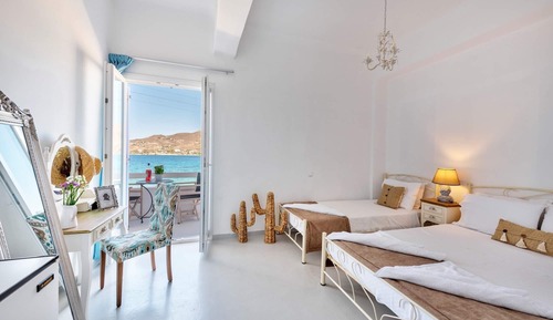 Habitación triple, vistas al mar