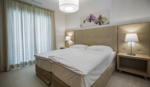 Apartamento superior, 2 habitaciones, baño privado, planta baja