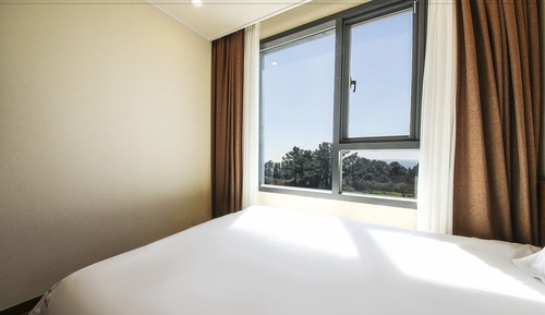 Habitación con 2 camas individuales, vistas al mar
